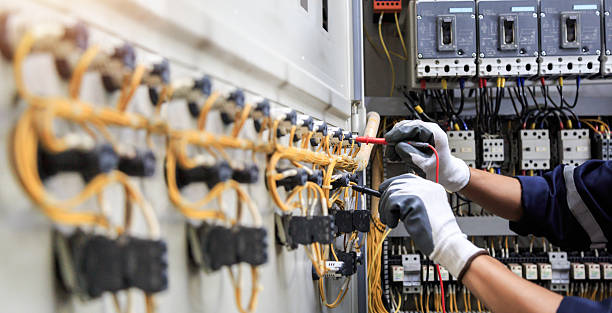Professional Electrician technician working in Harpersville, AL